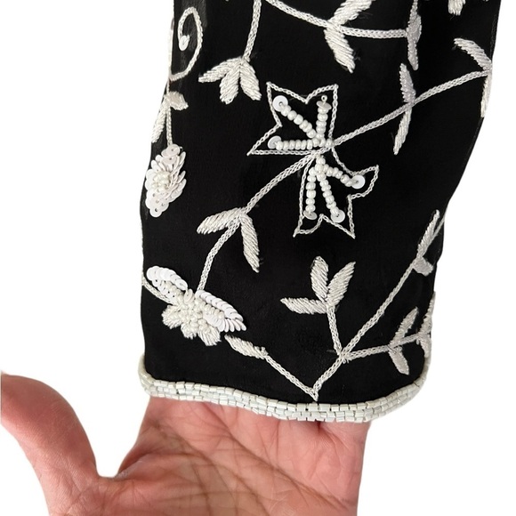 Draper’s and Damon’s Vintage Black Jacket Top White Floral Embroidery Petite 8 - Picture 6 of 7